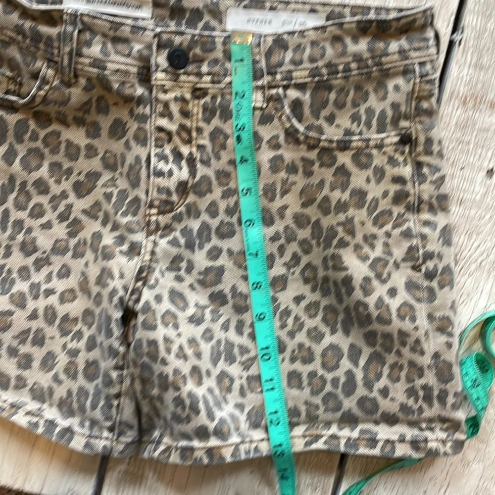 Anthropologie Pilcro Hyphen
Cuffed Leopard Print Denim Shorts
Size 26 - Picture 12 of 12
